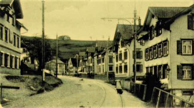 Datei:Hinterdorf Haus Hutterli um 1910.jpg