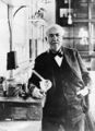 Edison mit einer Glühbirne