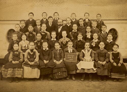 Jahrgang 1867 6 Klasse 1880 Schulhaus Bruggmoos.jpg