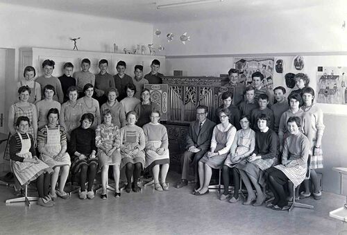 Jahrgang 1947 7 8 Klasse 1963 Schläpfer Zentralschulhaus.jpg