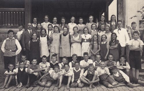 Jahrgang 1923-35 Sek Kast Weber 1938 Zentralschulhaus.jpg