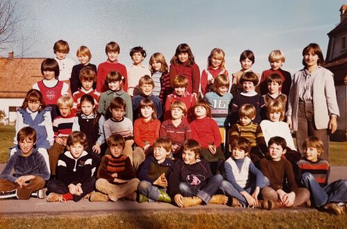 Jahrgang 1973 1 Klasse Monika Zürcher 1980 Zentralschulhaus.jpg