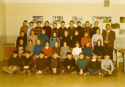 Jahrgang 1957 5 Klasse 1968 Collenberg Zentralschulhaus.jpg