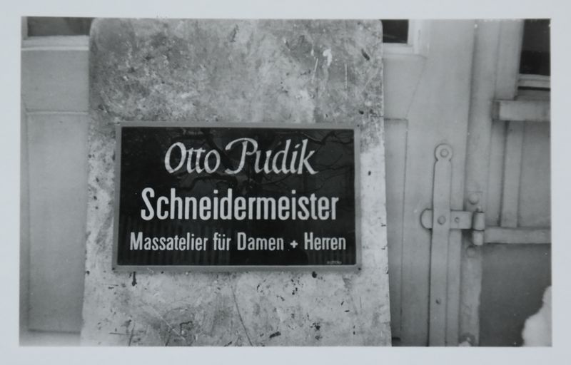 Datei:Hutterli gemaltes Schild.jpg