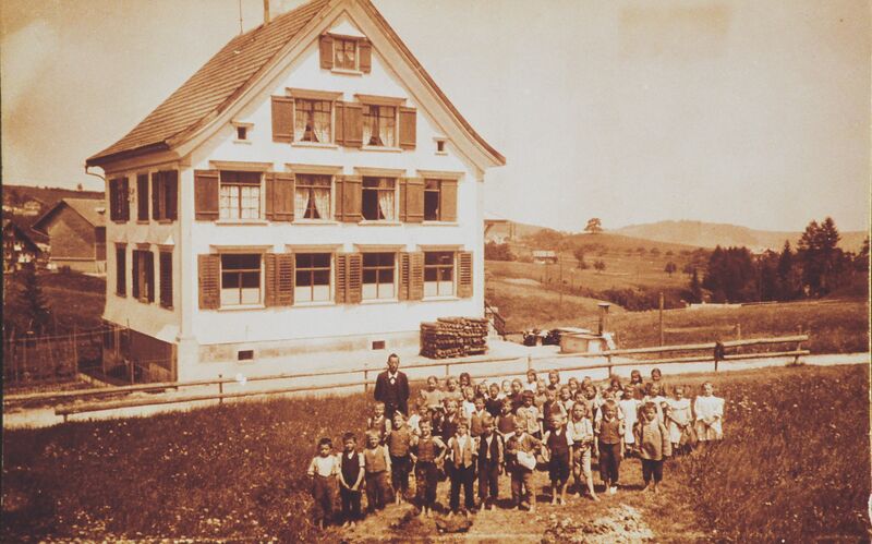 Datei:Schulklassenfoto Erle 1908.jpg