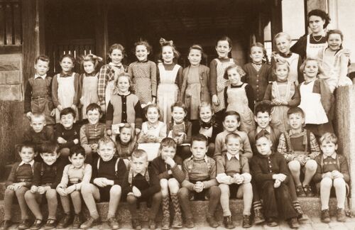 Jahrgang 1944 3.Klasse Frau Trepp Zentralschulhaus1.jpg