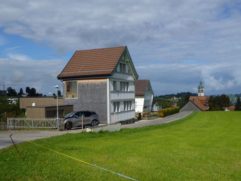 Datei:Affenhaus 2 2015.jpg