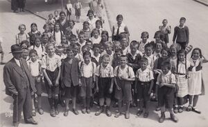 Jahrgang 1922 2 Klasse 1931 Lehrer unbekannt Zentralschulhaus.jpg