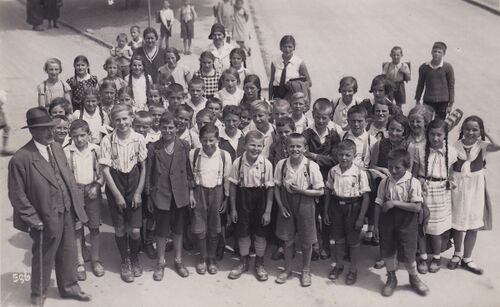 Jahrgang 1922 2 Klasse 1931 Lehrer unbekannt Zentralschulhaus.jpg