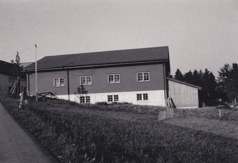 Datei:Scherlerei Tanner Mehrzweckhalle 1975.jpg