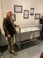 Jakob führt durch Ausstellung