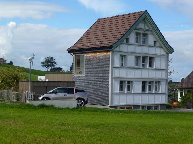 Datei:Affenhaus 2015.jpg