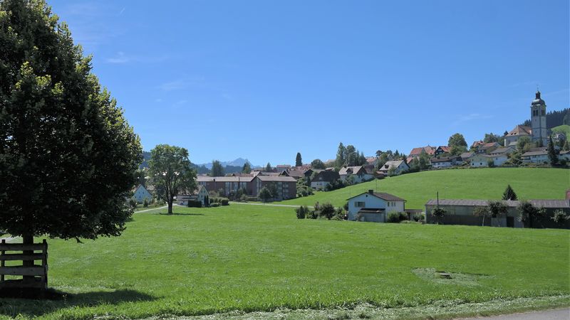 Datei:Bänkli Schönenbühl Aussicht 1.jpg