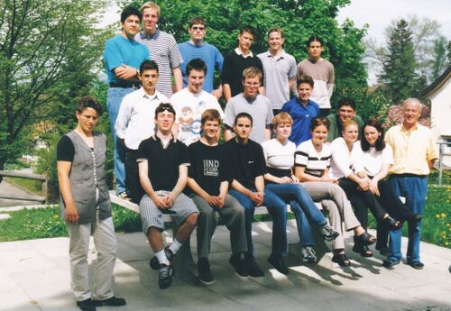 Jahrgang 1984 2 Real 1999 Lämmler Zentralschulhaus.jpg
