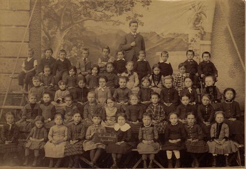 Jahrgang ca1890 Unterstufe Dorf Lehrer unbekannt.jpg