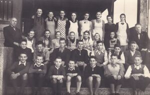 Jahrgang 1923 Oberstufe Lehrer Kast und Weber Zentralschulhaus.jpg