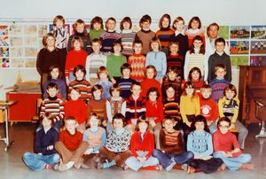 Jahrgang 1968 3 Klasse 1977 Tscharner.jpg