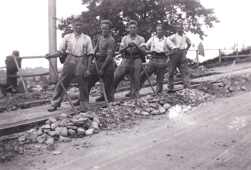 Datei:TB 1933 Gleisarbeitertrupp.jpg