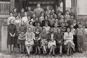 Jahrgang 1945 6 Klasse Collenberg 1958 Zentralschulhaus .jpg