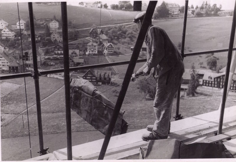 Datei:Renovation Kirchturmdach 3 1950.jpg