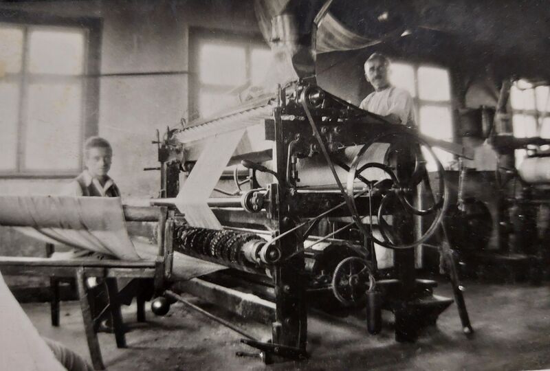 Datei:Zeller Schermaschine mit Zellweger.jpg