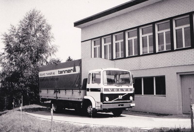 Datei:Scherlerei Tanner Volvo Lastwagen.jpg