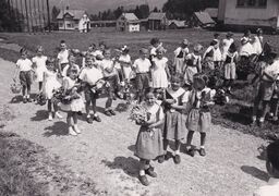 Kinderfest 1958 1 Klasse.jpg