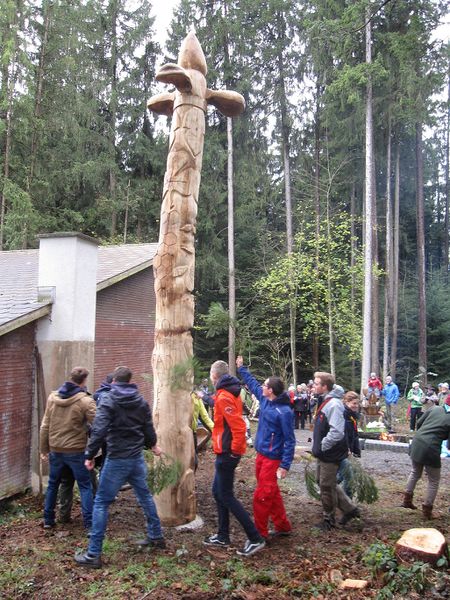 Datei:Totem Zeremonie.JPG