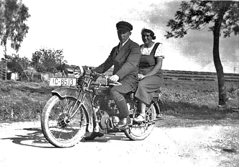 Datei:Vater und Mutter.jpeg