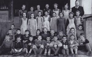 Jahrgang 1938 6 Klasse 1951 Schläpfer 1951 Zentralschulhaus.jpg
