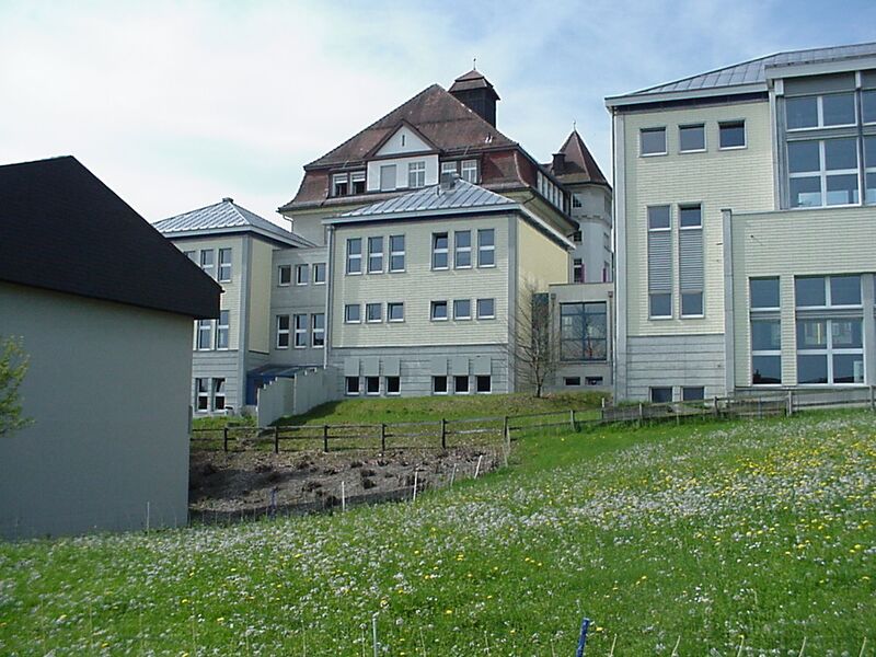 Datei:Zentralschulhausturnhalle Annex O 2002.jpg