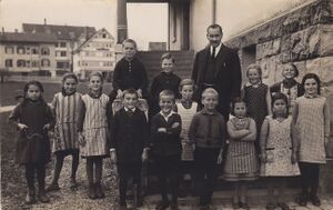 Jahrgang 1922 3 Klasse 1932 Lehrer unbekannt Zentralschulhaus.jpg