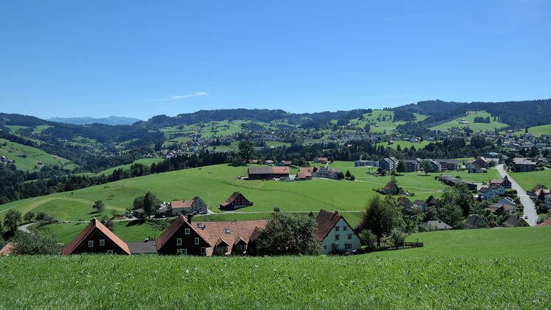 Datei:Bänkli Stadel Höhenweg Aussicht.jpg
