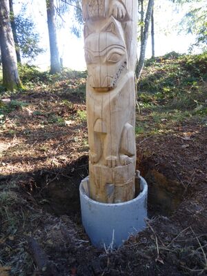 Totem Aufgerichtet.jpg